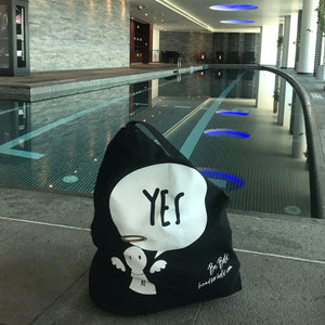 #Bagsy Location: Dubai gym | The Bold Yes / No re-usable tote bag | gym bag | beach bag | shopping bag | Free with every Hoodie | #sayitinbold  @BoldorNaked  shop online www.boldornaked.com